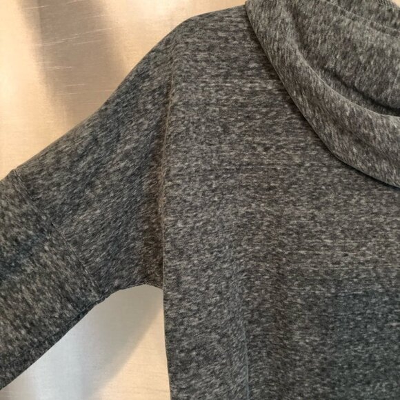 Reebok Ladies Med Full Zip  Hoodie in Heathered Grey with Logo down the arm - Picture 6 of 11